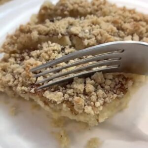 Cuca de banana com farofa sem glúten