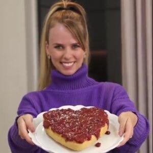 Bolo de fubá com goiabada