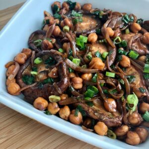 Refogado de shitake com grão de bico