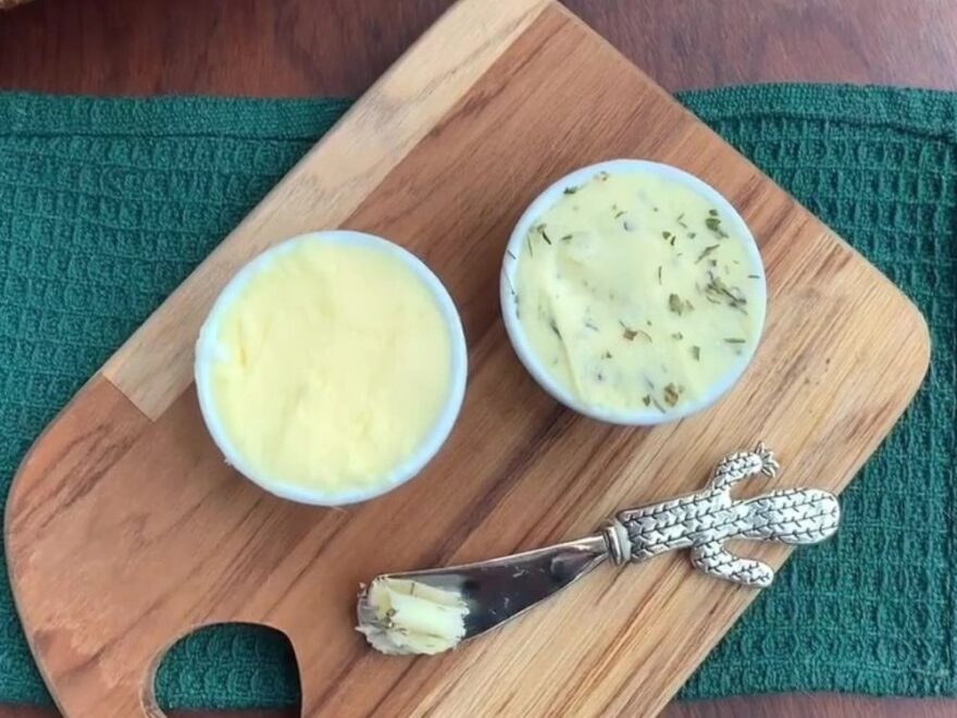 Manteiga Caseira Sem Lactose é muito fácil de preparar e requer, basicamente, apenas um ingrediente.
